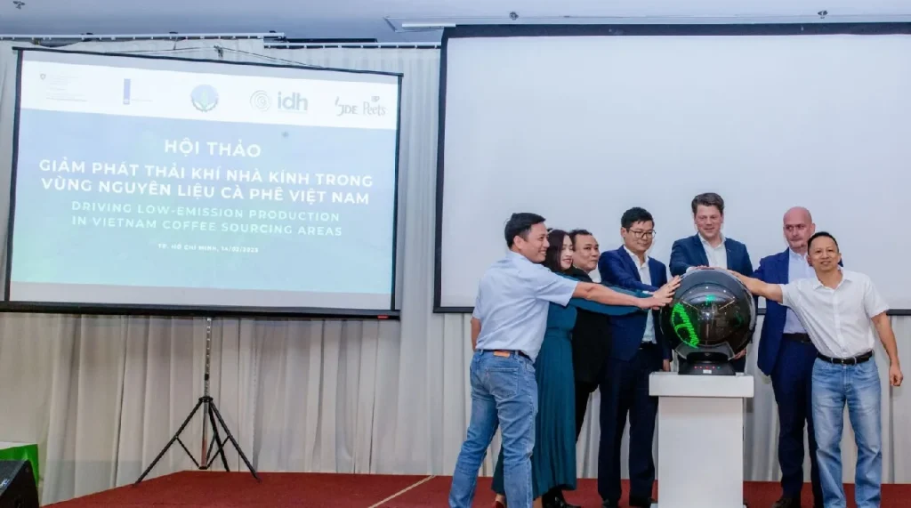 Representatives of MARD, IDH, JDE, ACOM, LDC, Simexco at the launch of the three low-emission coffee production projects Source: IDH