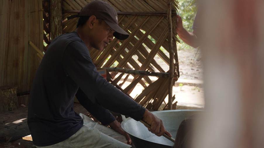 Ifiansyah: From Fisherman to Pioneer of Nipa Sugar in Sungai Undang